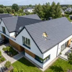 Dom jednorodzinny - uszkodzony dach przez kuny